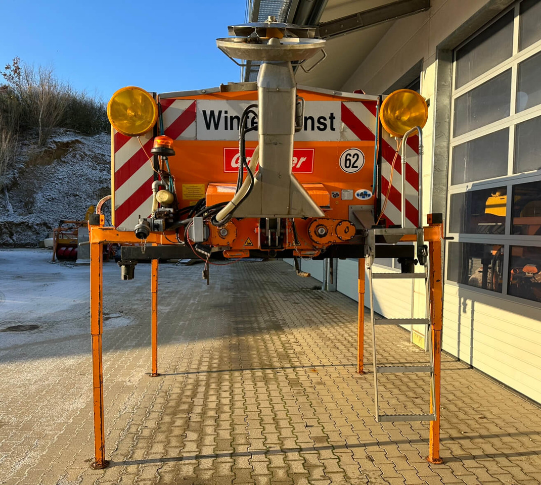 Unimog Salzstreuer Gmeiner 4000TCFS - Sand-/ Saltspridare: bild 2 Unimog Salzstreuer Gmeiner 4000TCFS - Sand-/ Saltspridare: bild 2