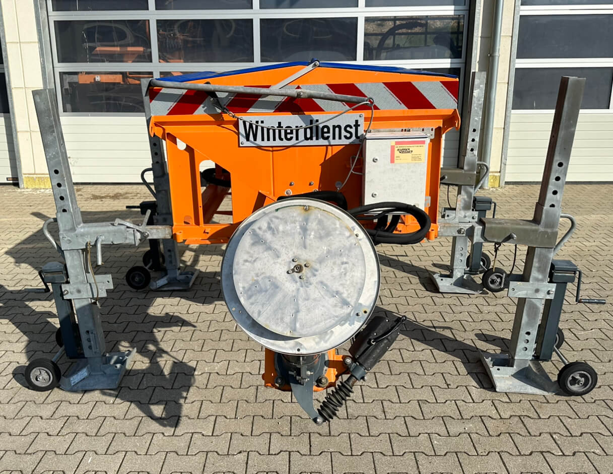 Unimog Salzstreuer KüpperWeisser IMSSN J15012 H - Sand-/ Saltspridare: bild 2 Unimog Salzstreuer KüpperWeisser IMSSN J15012 H - Sand-/ Saltspridare: bild 2
