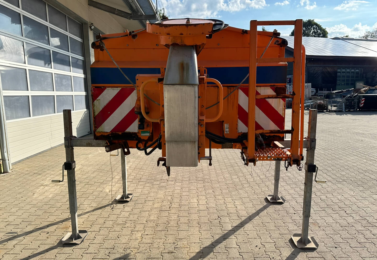 Unimog Salzstreuer Schmidt SST20-TLWH - Sand-/ Saltspridare: bild 2 Unimog Salzstreuer Schmidt SST20-TLWH - Sand-/ Saltspridare: bild 2