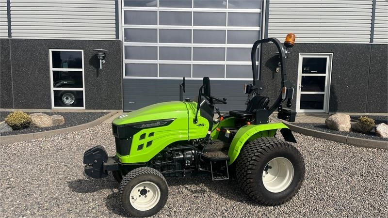 Avenger 26 Med frontvægt og MOMSFRI - Kommunaltraktor: bild 1 Avenger 26 Med frontvægt og MOMSFRI - Kommunaltraktor: bild 1