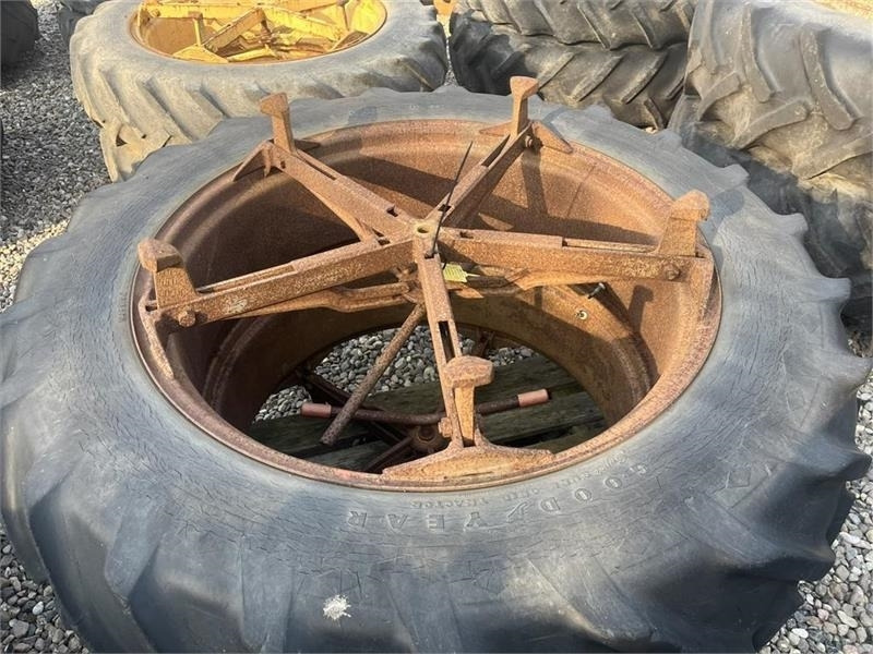 Goodyear 13,6 -38 Molcon 5 arme bred - Däck för Lantbruksmaskiner: bild 2 Goodyear 13,6 -38 Molcon 5 arme bred - Däck för Lantbruksmaskiner: bild 2