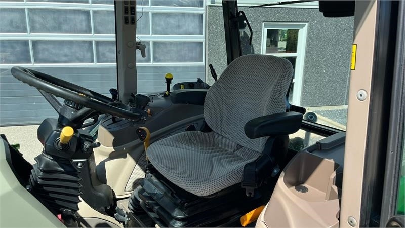 John Deere 5115M Med frontlæsser, som ny - Traktor: bild 5 John Deere 5115M Med frontlæsser, som ny - Traktor: bild 5