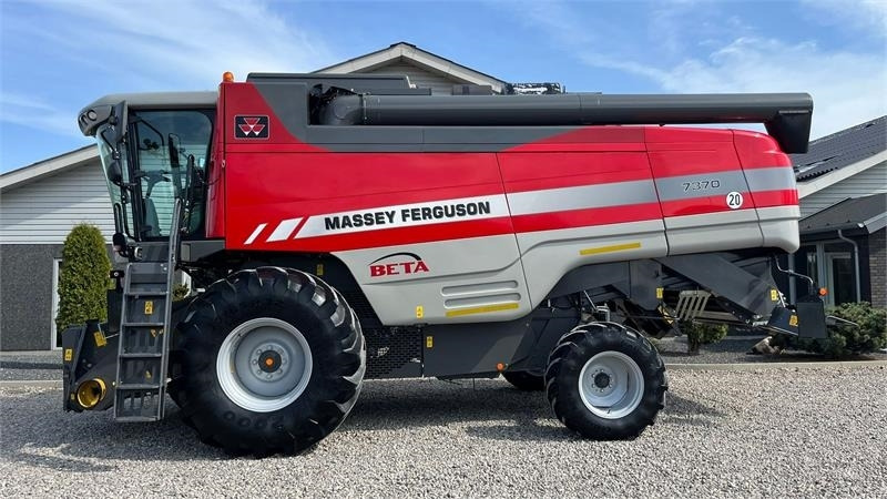 Massey Ferguson 7370 BETA. Gårdmaskine med kun 1080 motortimer. Me - Skördetröska: bild 1 Massey Ferguson 7370 BETA. Gårdmaskine med kun 1080 motortimer. Me - Skördetröska: bild 1
