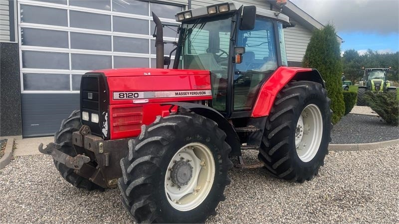 Massey Ferguson 8120 DYNA 4 Med frontlift  - Traktor: bild 2 Massey Ferguson 8120 DYNA 4 Med frontlift  - Traktor: bild 2