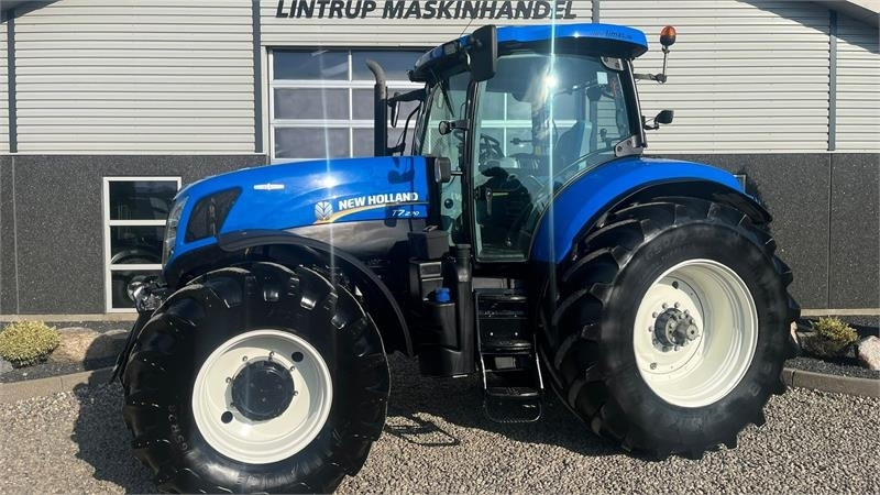 New Holland T7.270 AutoCommand med frontlift - Traktor: bild 1 New Holland T7.270 AutoCommand med frontlift - Traktor: bild 1