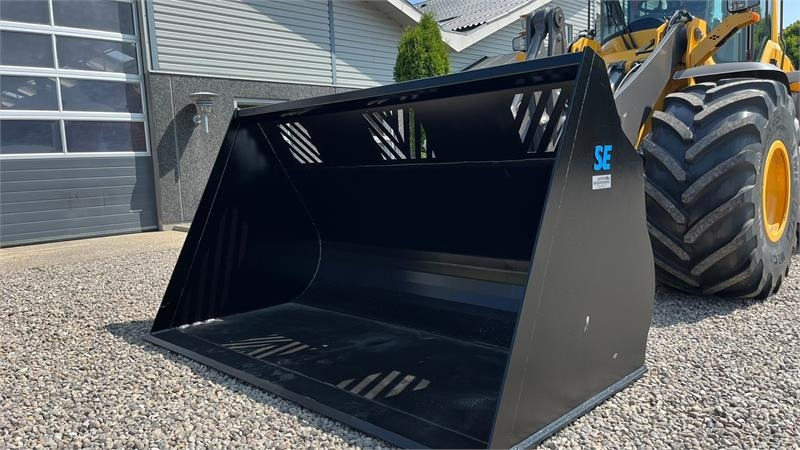 SE AB 4m3 skovl med Volvo beslag på. Den er 2.75m - Skopa för Byggmaskiner: bild 2 SE AB 4m3 skovl med Volvo beslag på. Den er 2.75m - Skopa för Byggmaskiner: bild 2