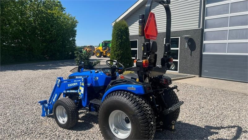 Solis H26 HST Turfdæk og Frontlæsser - Traktor: bild 3 Solis H26 HST Turfdæk og Frontlæsser - Traktor: bild 3