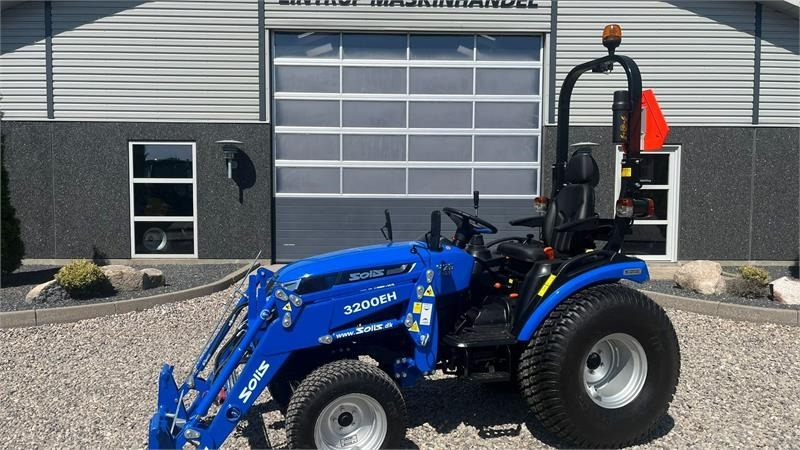 Solis H26 HST Turfdæk og Frontlæsser - Traktor: bild 1 Solis H26 HST Turfdæk og Frontlæsser - Traktor: bild 1