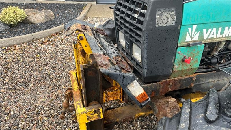 Valmet 455 Med en slags frontlift - Traktor: bild 5 Valmet 455 Med en slags frontlift - Traktor: bild 5