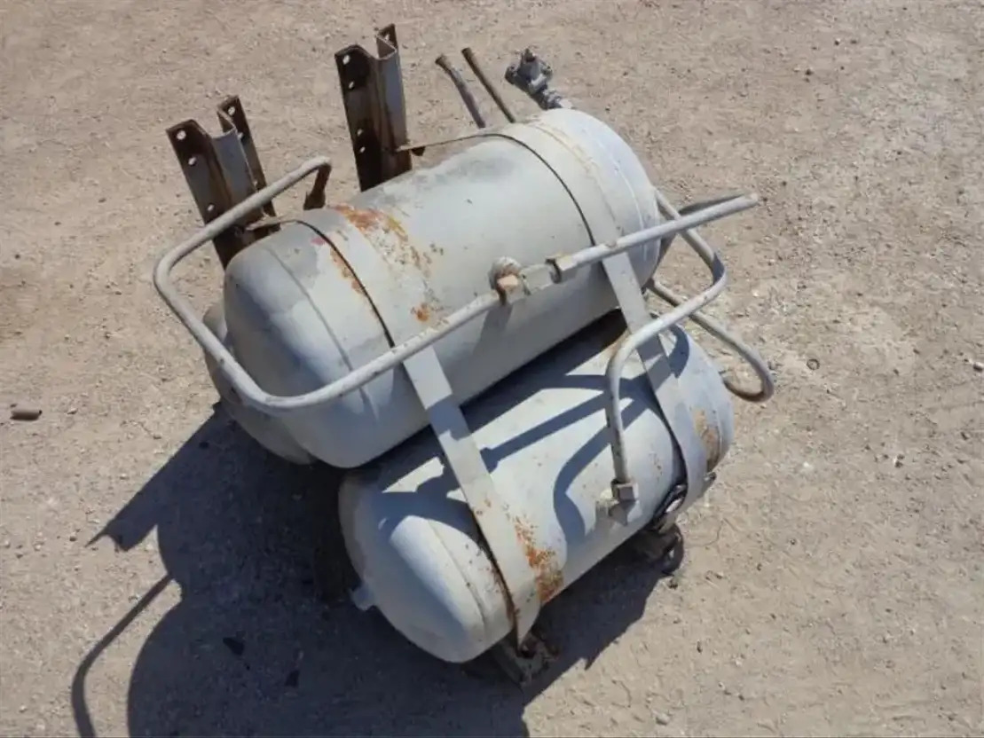Volvo Airtanks From Volvo F88-F89 - Bromsdelar för Lastbil: bild 1 Volvo Airtanks From Volvo F88-F89 - Bromsdelar för Lastbil: bild 1