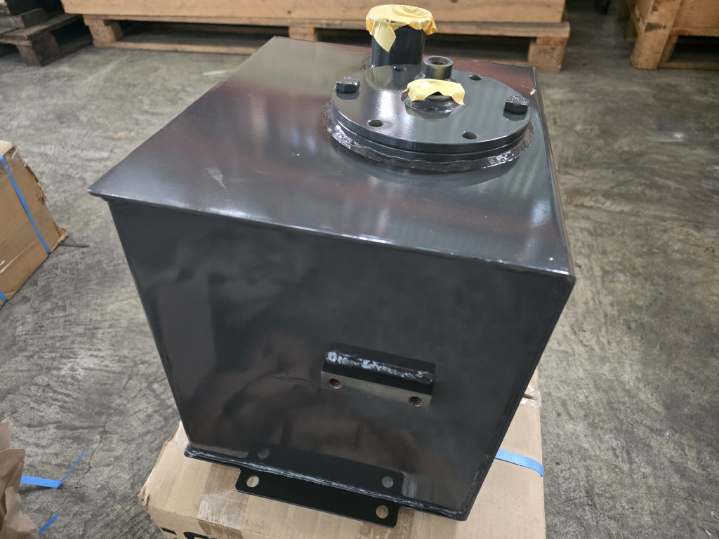 Case 31MJ-01016CG - 31MJ-01016 - Hydrauliktank för Byggmaskiner: bild 1 Case 31MJ-01016CG - 31MJ-01016 - Hydrauliktank för Byggmaskiner: bild 1