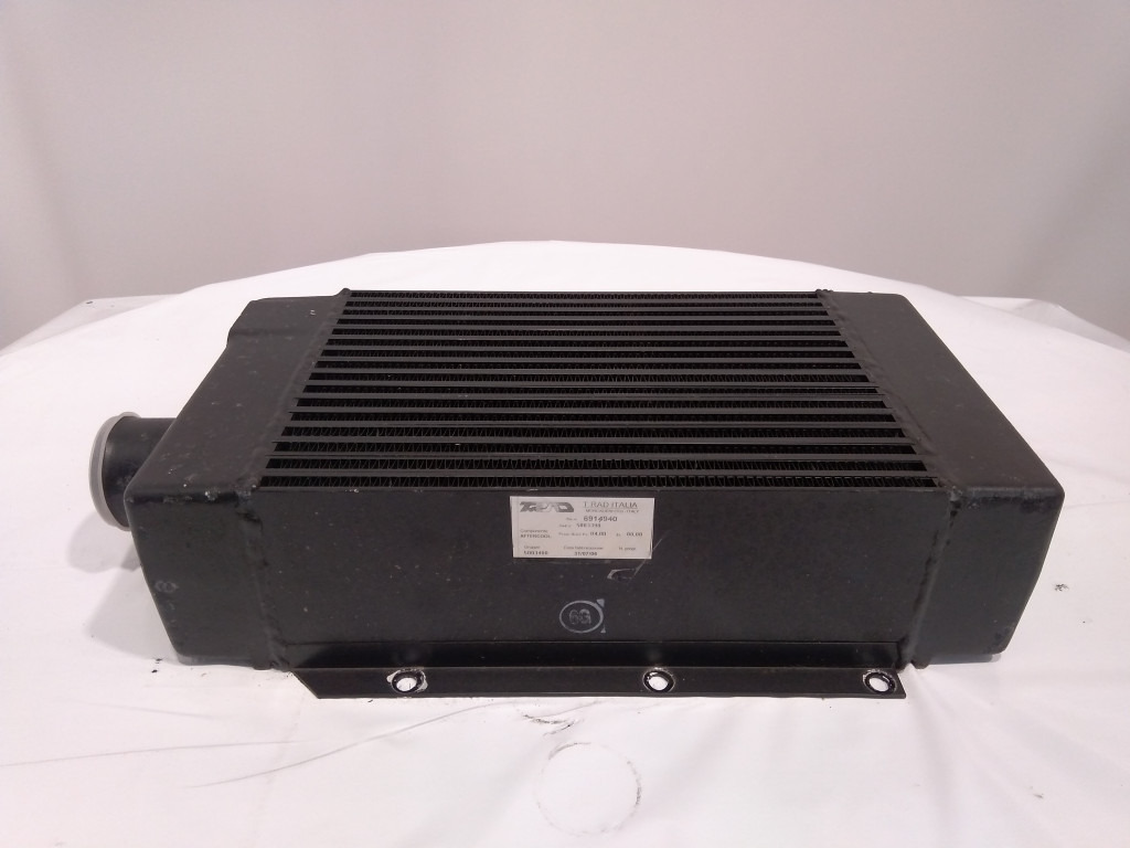 Case 6914940 - Intercooler för Byggmaskiner: bild 1 Case 6914940 - Intercooler för Byggmaskiner: bild 1