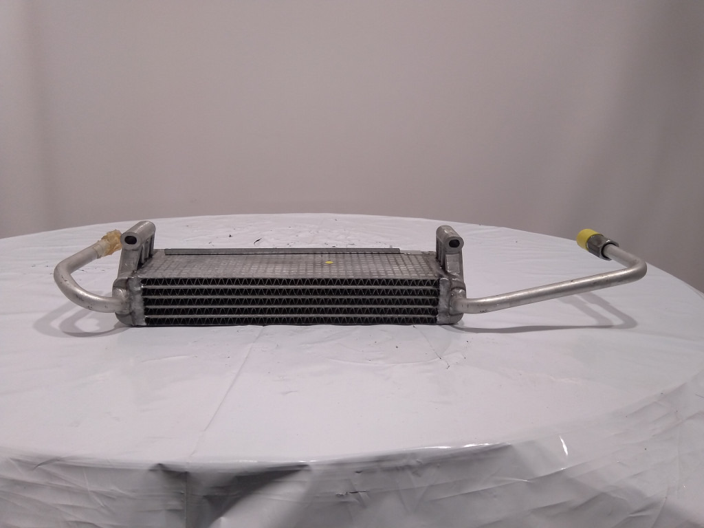 Deutz 04157695 - Oljekylare för Byggmaskiner: bild 1 Deutz 04157695 - Oljekylare för Byggmaskiner: bild 1