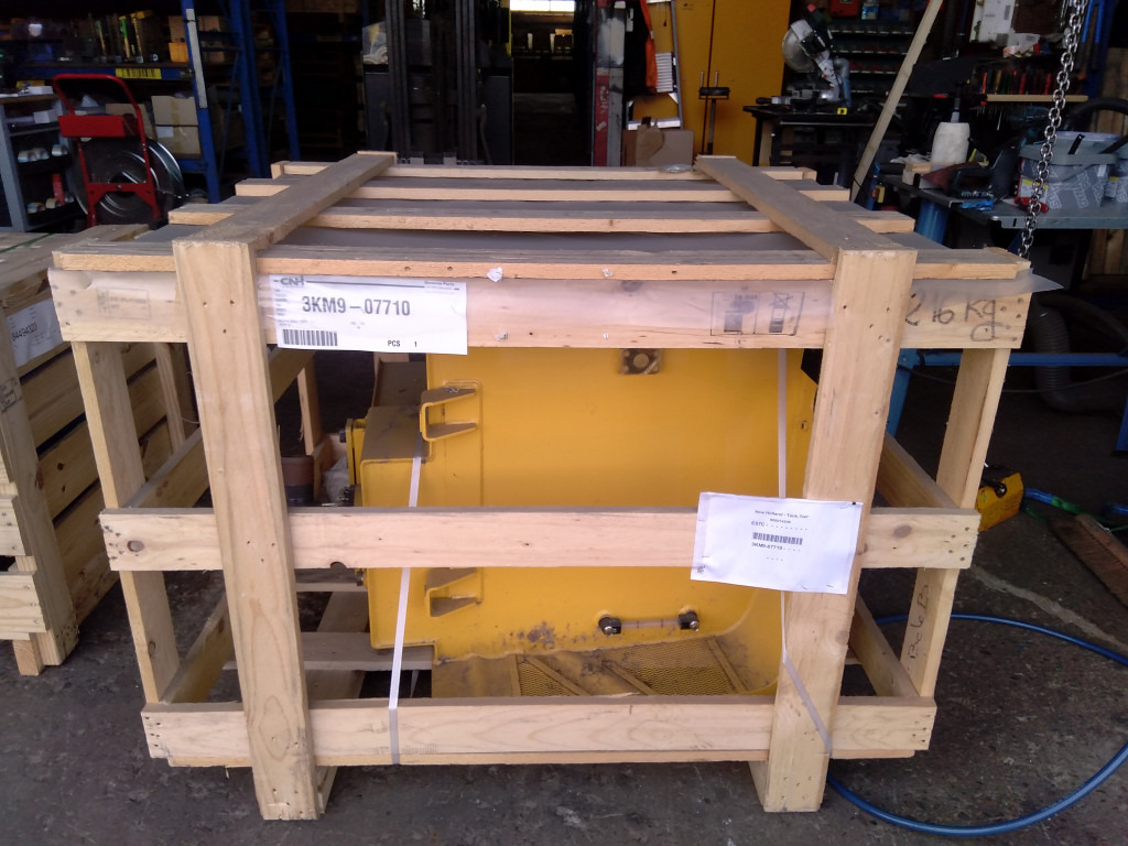 New Holland 3KM9-07710 - Bränsletank för Byggmaskiner: bild 2 New Holland 3KM9-07710 - Bränsletank för Byggmaskiner: bild 2