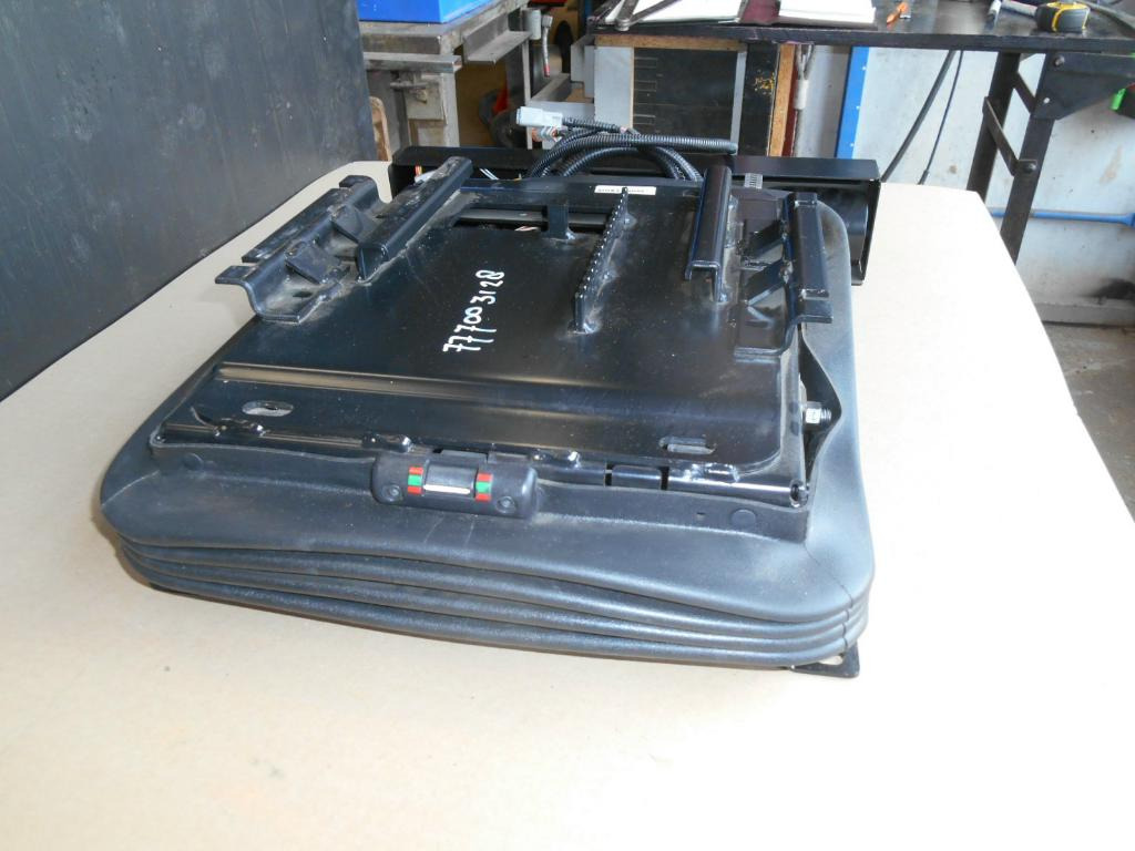 New Holland 73327303 - - Säte för Byggmaskiner: bild 2 New Holland 73327303 - - Säte för Byggmaskiner: bild 2