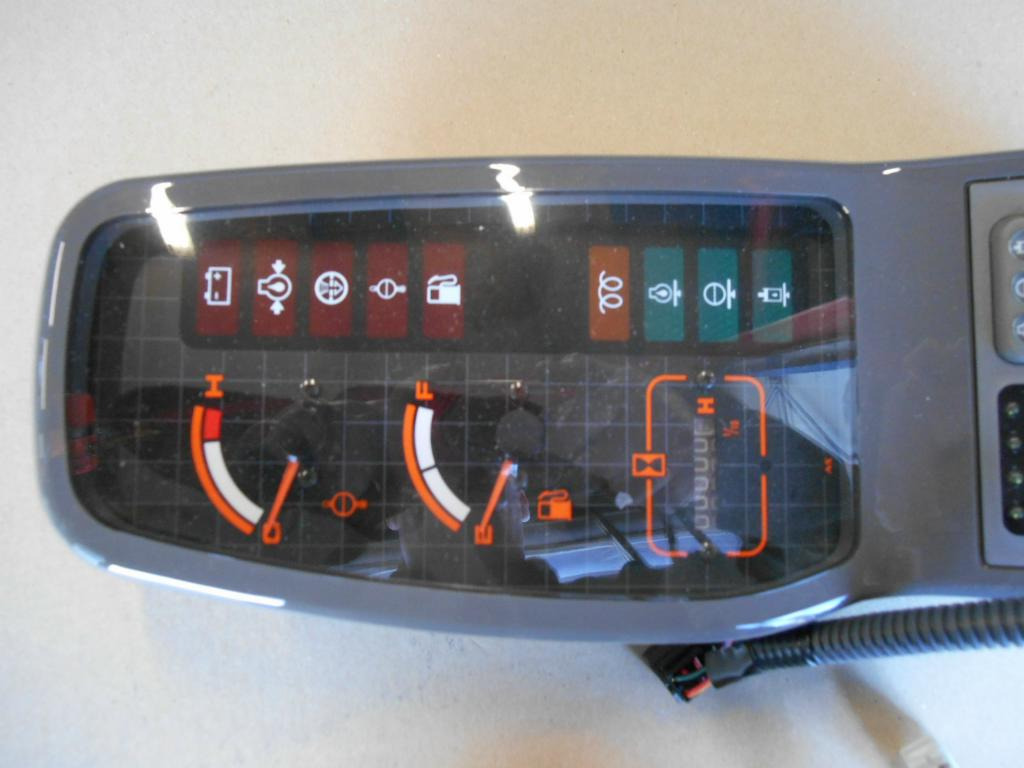 New Holland Kobelco 71451208 - - Instrumentbräda för Byggmaskiner: bild 4 New Holland Kobelco 71451208 - - Instrumentbräda för Byggmaskiner: bild 4