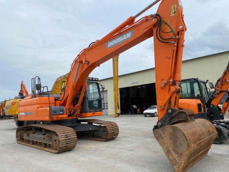Doosan DX 225 LC - Bandgrävare: bild 1 Doosan DX 225 LC - Bandgrävare: bild 1