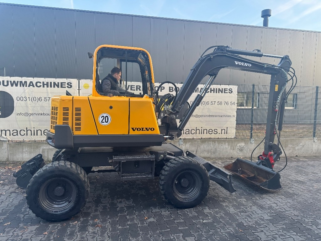 Volvo Peljop EW 50 (256) - Grävmaskin på däck: bild 1 Volvo Peljop EW 50 (256) - Grävmaskin på däck: bild 1