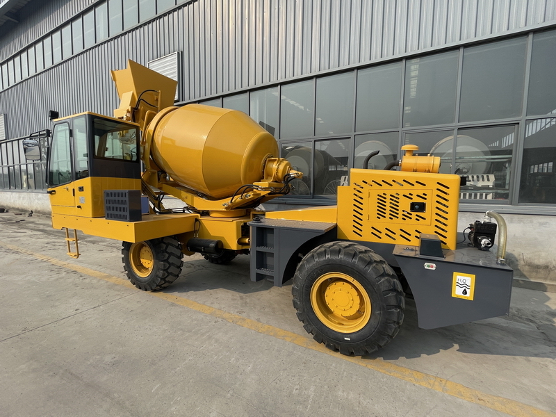 QINGDAO PROMISING 2.0CBM Self-Loading Concrete Mixer Truck CML200 - Betongbil: bild 2 QINGDAO PROMISING 2.0CBM Self-Loading Concrete Mixer Truck CML200 - Betongbil: bild 2