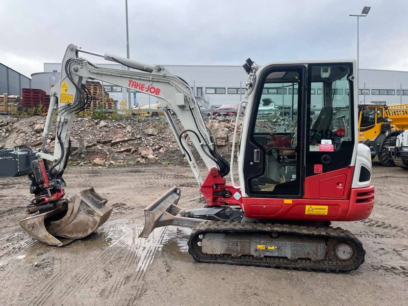Takeuchi TB 240 - Minigrävmaskin: bild 1 Takeuchi TB 240 - Minigrävmaskin: bild 1