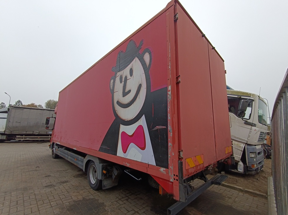 MERCEDES-BENZ ATEGO II 818 - Lastbil med skåp: bild 3 MERCEDES-BENZ ATEGO II 818 - Lastbil med skåp: bild 3