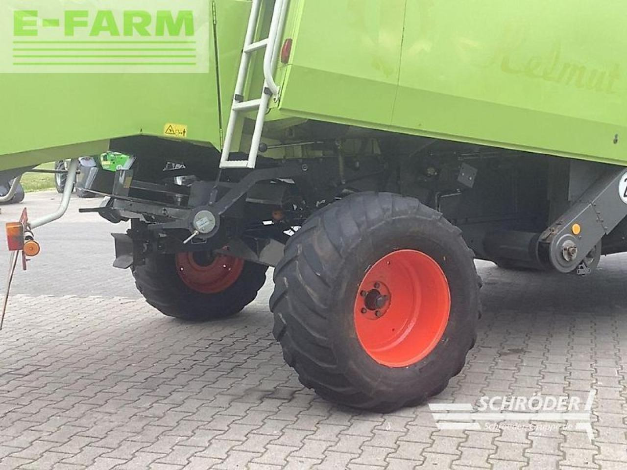 CLAAS dominator 360 mega + c 600 schneidwerk - Skördetröska: bild 5 CLAAS dominator 360 mega + c 600 schneidwerk - Skördetröska: bild 5