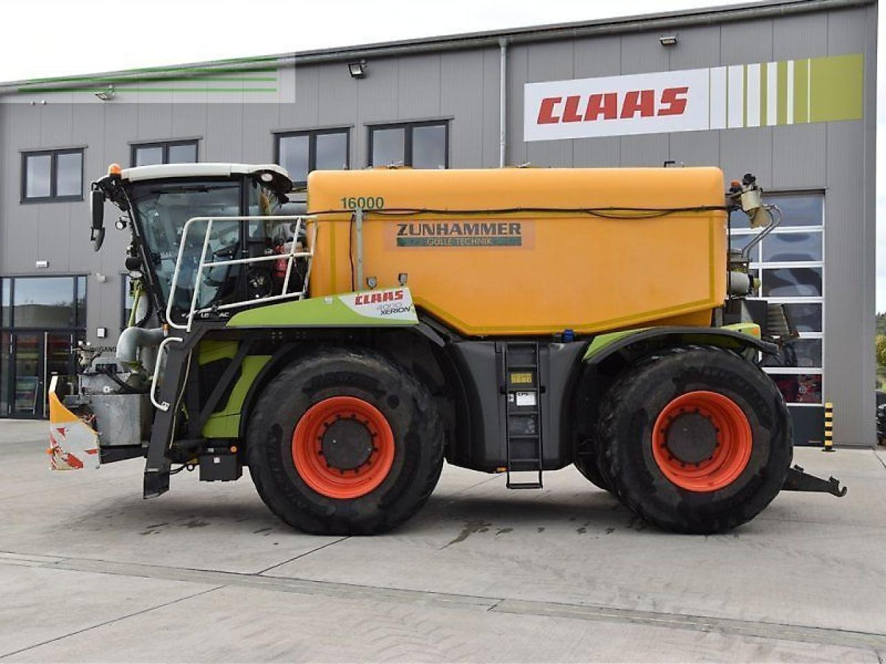 CLAAS xerion 4000 saddle trac SADDLE TRAC - Traktor: bild 4 CLAAS xerion 4000 saddle trac SADDLE TRAC - Traktor: bild 4
