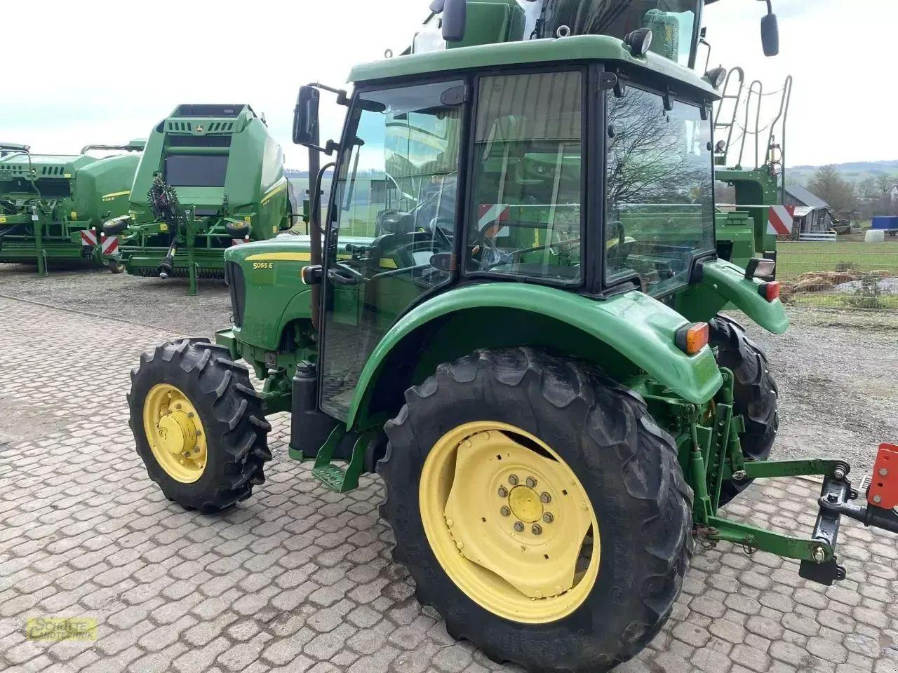 John Deere 5055e - Traktor: bild 5 John Deere 5055e - Traktor: bild 5