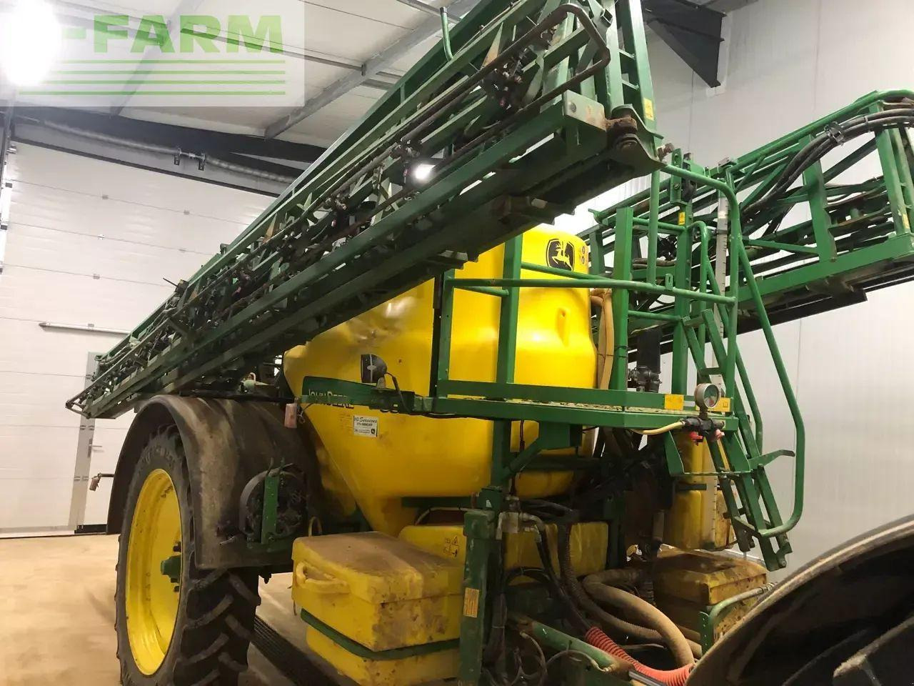 John Deere 832 - Bogserad spruta: bild 1 John Deere 832 - Bogserad spruta: bild 1