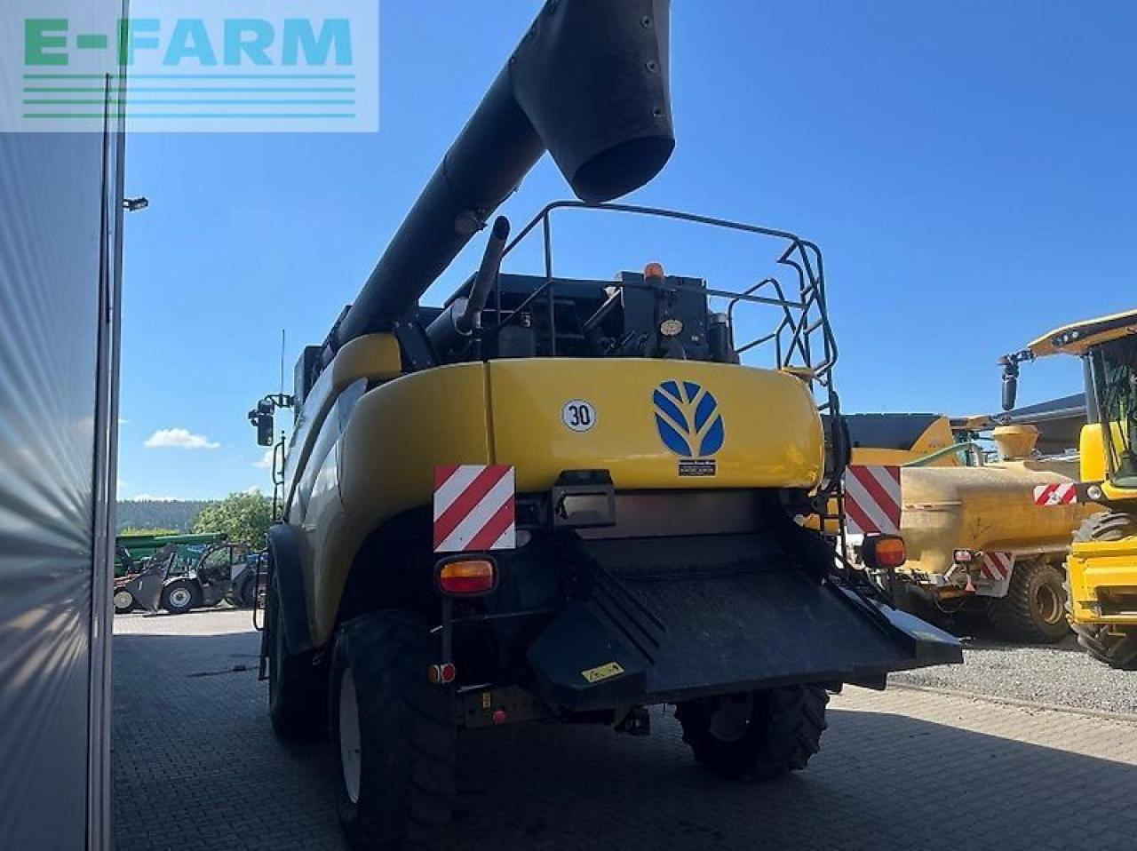 New Holland cr 9070 elevation - Skördetröska: bild 4 New Holland cr 9070 elevation - Skördetröska: bild 4