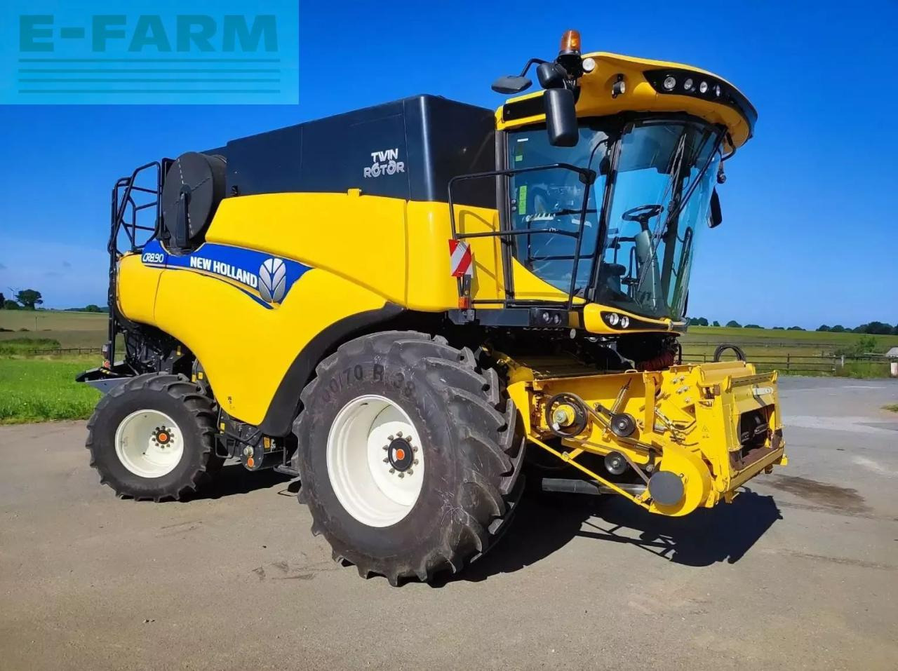 New Holland cr8.90 - Skördetröska: bild 2 New Holland cr8.90 - Skördetröska: bild 2