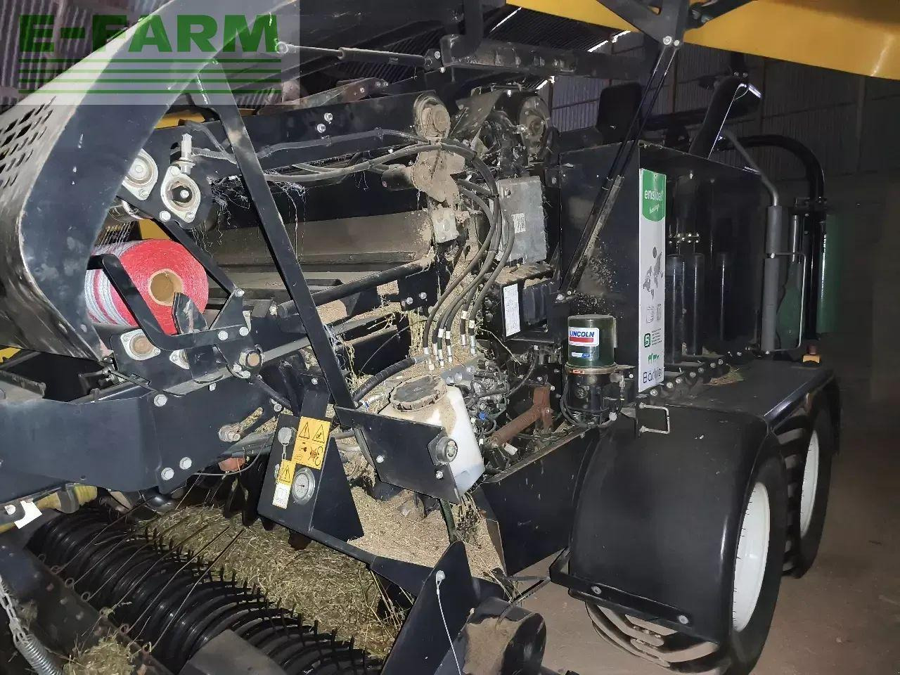 New Holland roll baler 125 combi - Fyrkantspress: bild 5 New Holland roll baler 125 combi - Fyrkantspress: bild 5