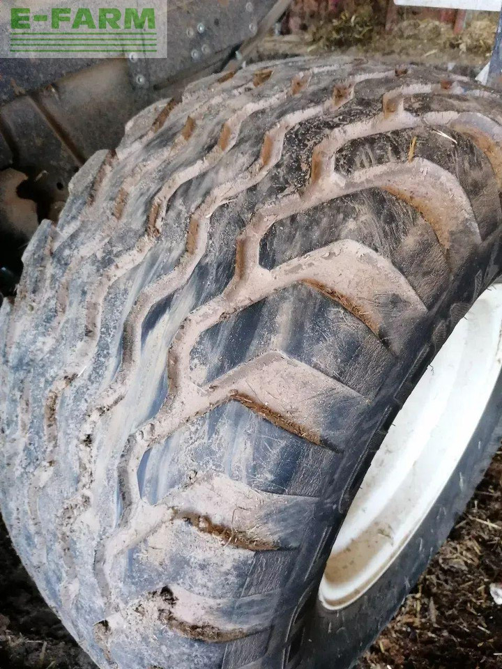 New Holland roll belt 150 superfeed - Fyrkantspress: bild 5 New Holland roll belt 150 superfeed - Fyrkantspress: bild 5