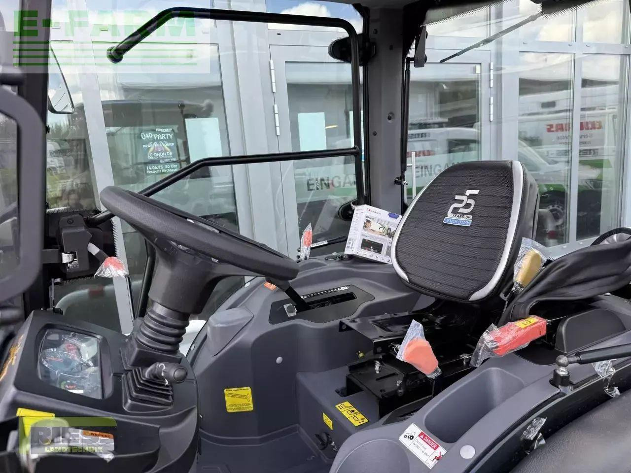 Solis 26 hst kabine panther (black) - Traktor: bild 4 Solis 26 hst kabine panther (black) - Traktor: bild 4