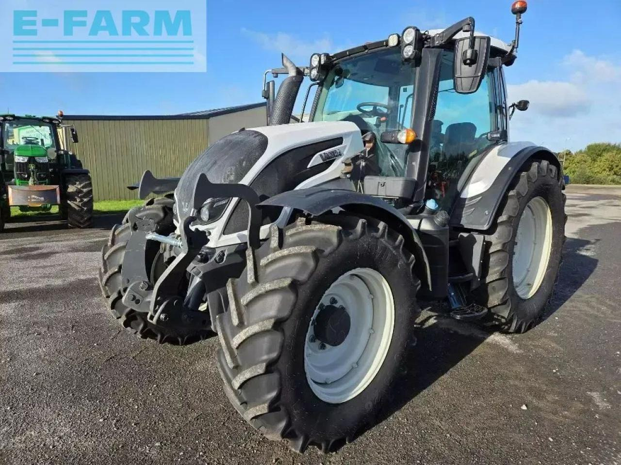 Valtra n124 hitech h5 HiTech - Traktor: bild 1 Valtra n124 hitech h5 HiTech - Traktor: bild 1