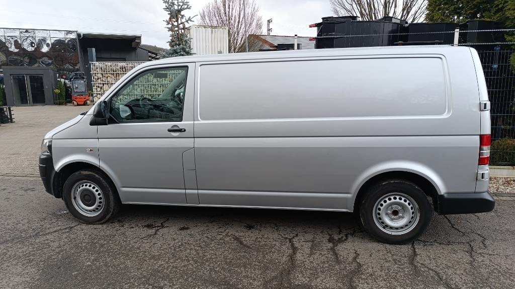 Volkswagen T5 2.0 TDI, Transporter, Kasten, Werkstattschränke - Volymskåp: bild 4 Volkswagen T5 2.0 TDI, Transporter, Kasten, Werkstattschränke - Volymskåp: bild 4