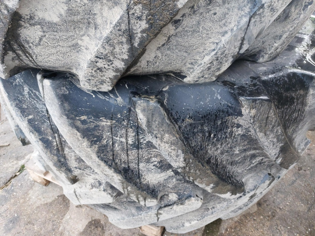 Continental 900/60R38 750/55R30 John Deere 8335R 8430 8530 - Däck och fälgar: bild 2 Continental 900/60R38 750/55R30 John Deere 8335R 8430 8530 - Däck och fälgar: bild 2