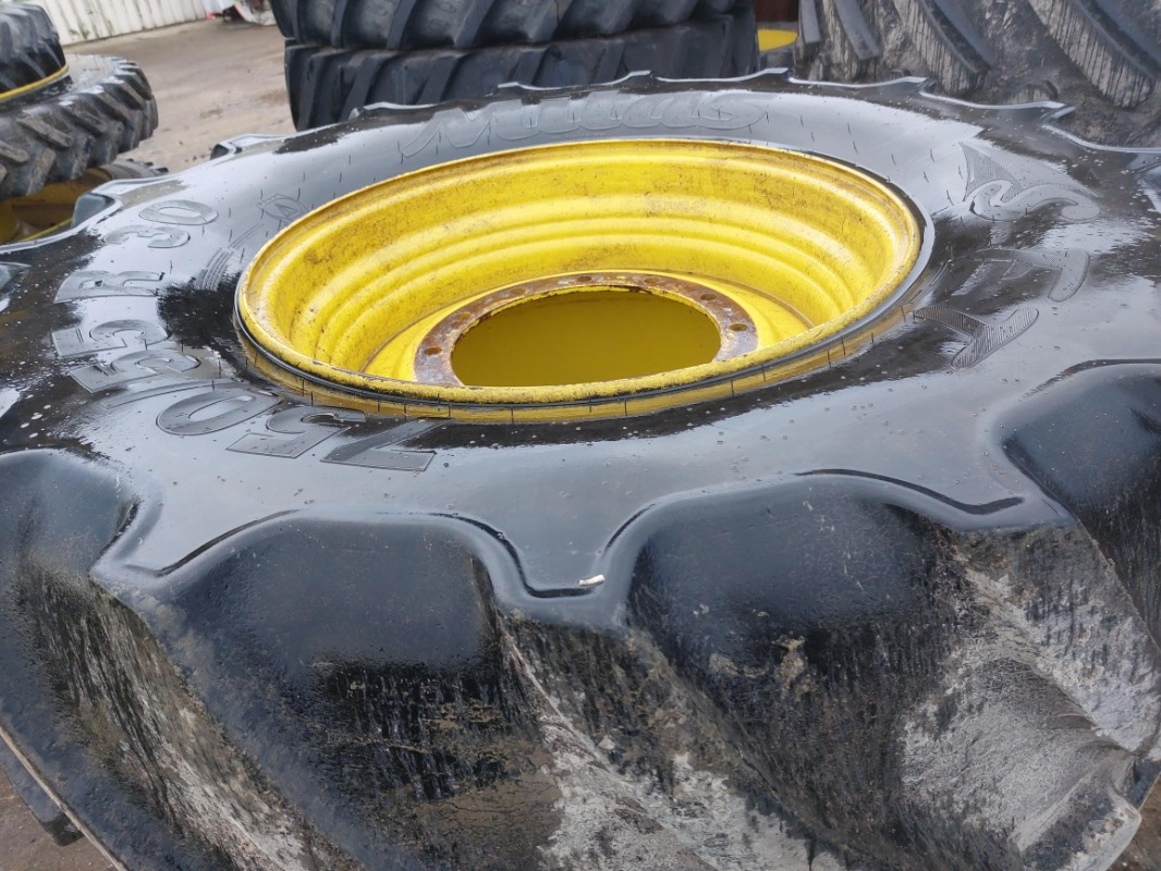 Continental 900/60R38 750/55R30 John Deere 8335R 8430 8530 - Däck och fälgar: bild 4 Continental 900/60R38 750/55R30 John Deere 8335R 8430 8530 - Däck och fälgar: bild 4