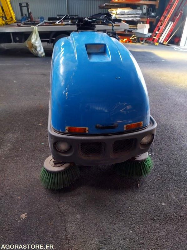 Balayeuse aspiratrice de trottoirs TENNANT LITTER HAWK 4100 - Sopmaskin: bild 5 Balayeuse aspiratrice de trottoirs TENNANT LITTER HAWK 4100 - Sopmaskin: bild 5