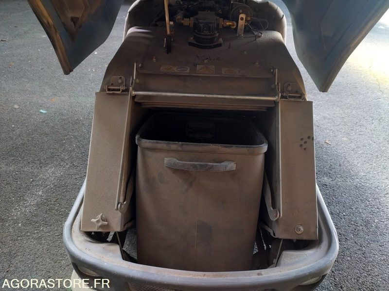 Leasa Balayeuse aspiratrice de trottoirs TENNANT LITTER HAWK 4100 Balayeuse aspiratrice de trottoirs TENNANT LITTER HAWK 4100: bild 6 Leasa Balayeuse aspiratrice de trottoirs TENNANT LITTER HAWK 4100 Balayeuse aspiratrice de trottoirs TENNANT LITTER HAWK 4100: bild 6