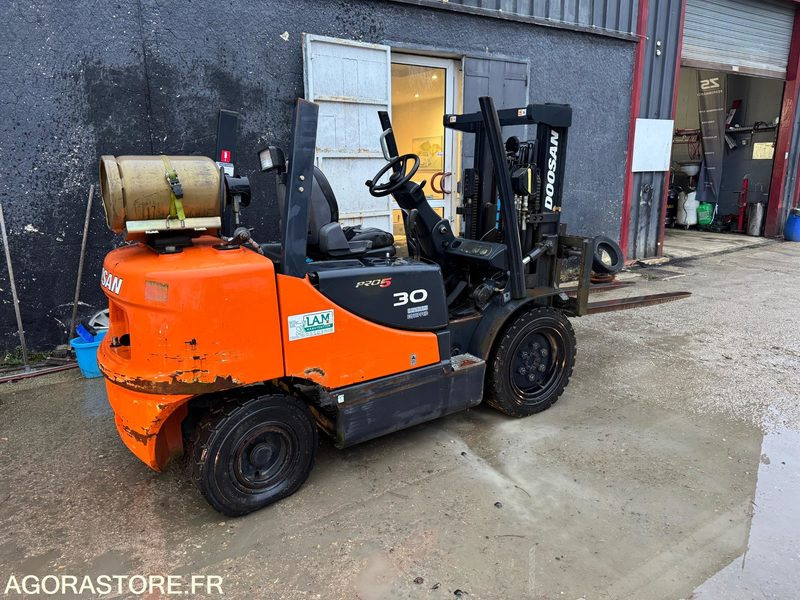 Chariot Élévateur DOOSAN 30 PRO 5 - Gasoltruck: bild 2 Chariot Élévateur DOOSAN 30 PRO 5 - Gasoltruck: bild 2