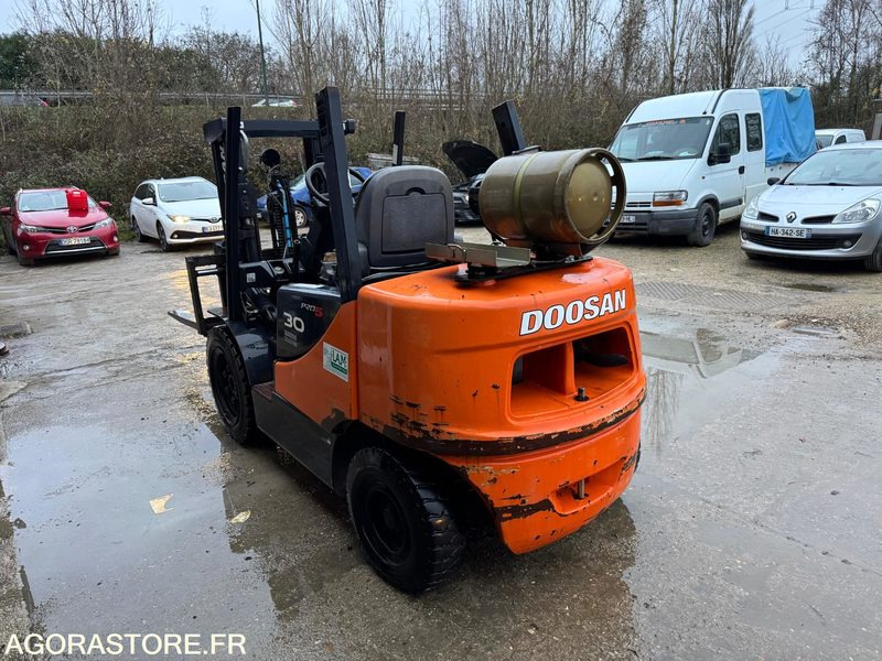 Chariot Élévateur DOOSAN 30 PRO 5 - Gasoltruck: bild 1 Chariot Élévateur DOOSAN 30 PRO 5 - Gasoltruck: bild 1