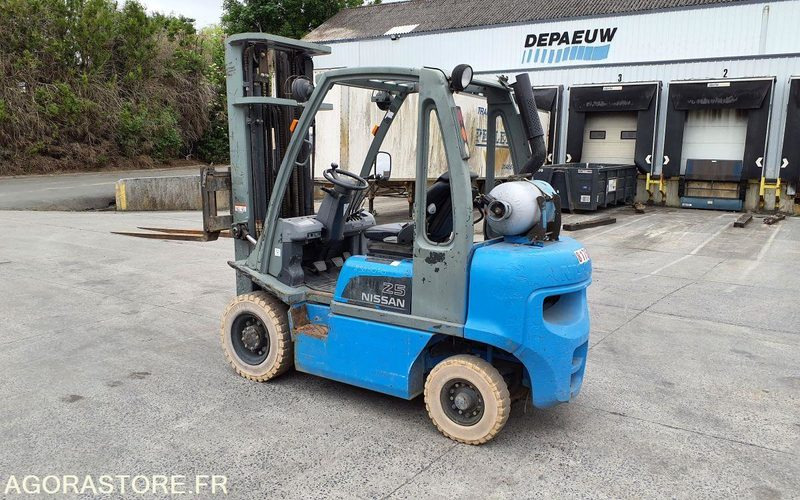 Chariot élévateur frontal GAZ Nissan 2827 heures Triplex UD02A25PQ - 3F550 - Gasoltruck: bild 2 Chariot élévateur frontal GAZ Nissan 2827 heures Triplex UD02A25PQ - 3F550 - Gasoltruck: bild 2