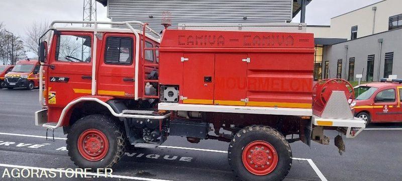 RENAULT M210 4X4 - Dragbil: bild 1 RENAULT M210 4X4 - Dragbil: bild 1