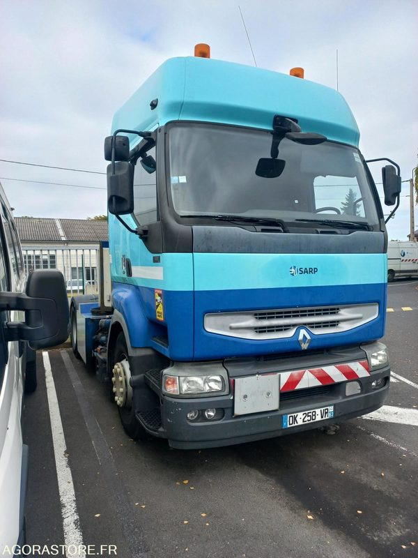 TRACTEUR RENAULT TRUCKS AVEC POMPE DK258VR (vente uniquement export) - Dragbil: bild 1 TRACTEUR RENAULT TRUCKS AVEC POMPE DK258VR (vente uniquement export) - Dragbil: bild 1