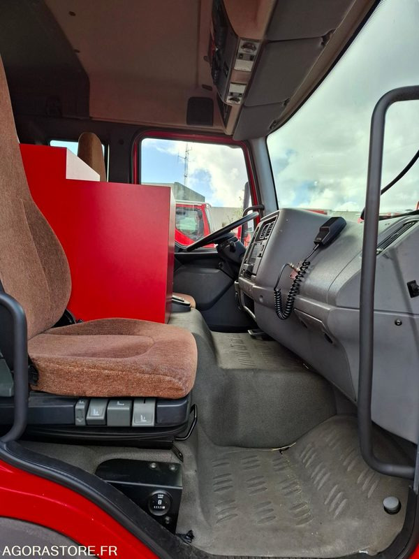 FOURGON POMPE TONNE - RENAULT MIDLUM - 676 AFL 29 - Släck/ Räddningsvagn: bild 3 FOURGON POMPE TONNE - RENAULT MIDLUM - 676 AFL 29 - Släck/ Räddningsvagn: bild 3