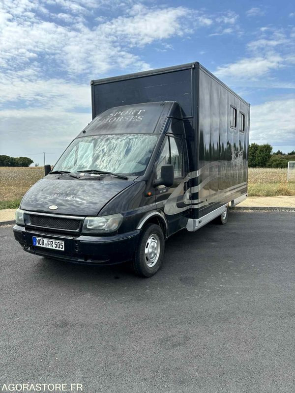 Fourgon FORD - Transport de 2 Chevaux - 2004 - 137 510 KM - Skåpbil: bild 1 Fourgon FORD - Transport de 2 Chevaux - 2004 - 137 510 KM - Skåpbil: bild 1