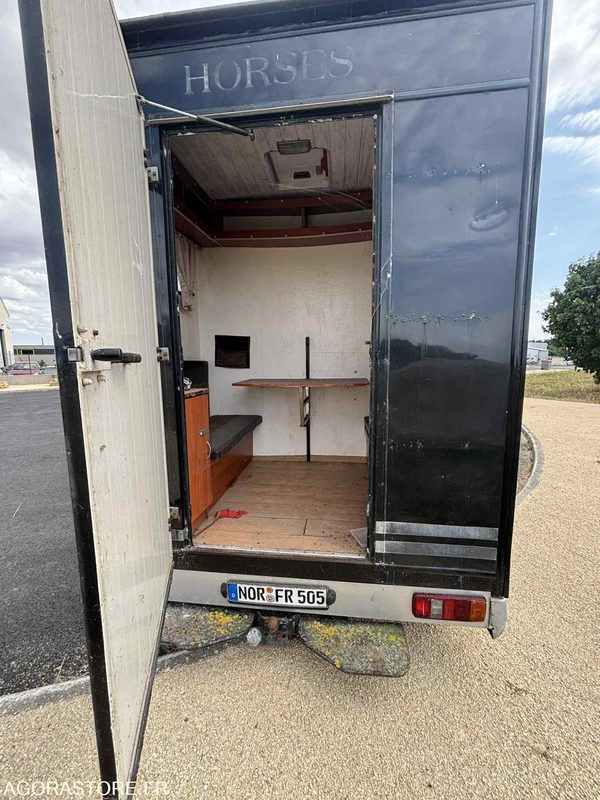 Fourgon FORD - Transport de 2 Chevaux - 2004 - 137 510 KM - Skåpbil: bild 4 Fourgon FORD - Transport de 2 Chevaux - 2004 - 137 510 KM - Skåpbil: bild 4