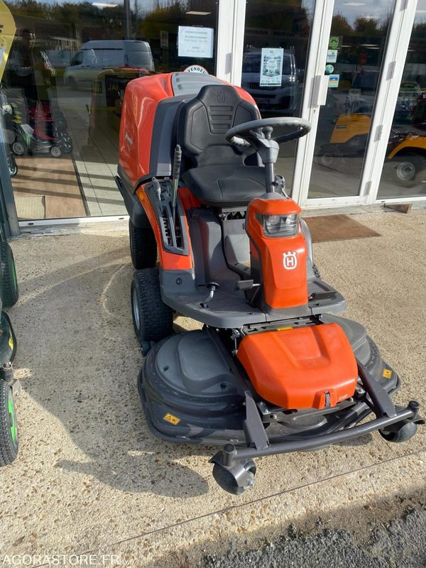 Husqvarna RC320TS 4x4 - Gräsklippare: bild 3 Husqvarna RC320TS 4x4 - Gräsklippare: bild 3