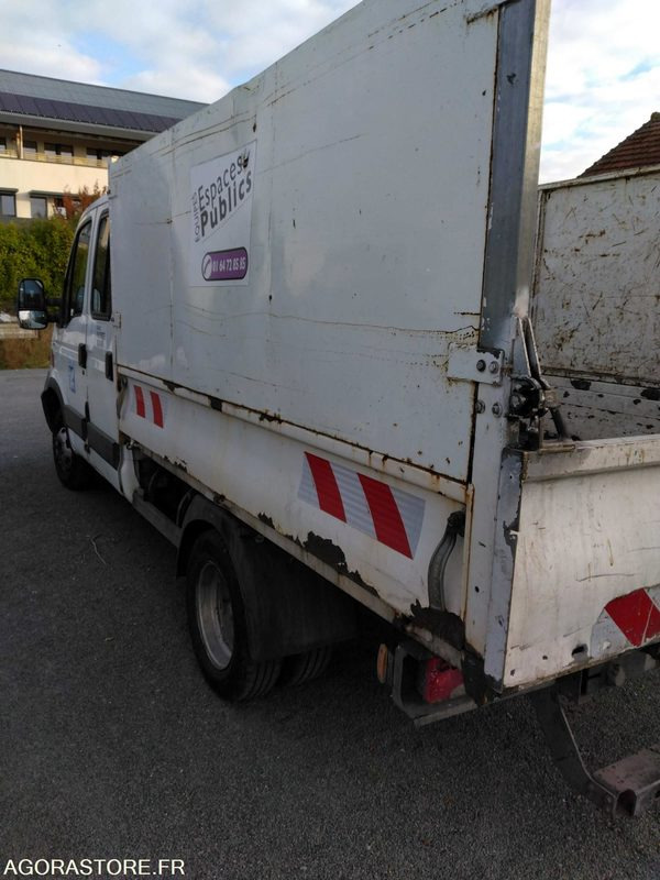 IVECO 35C13 N0 230 - Transportbil med tippflak: bild 2 IVECO 35C13 N0 230 - Transportbil med tippflak: bild 2